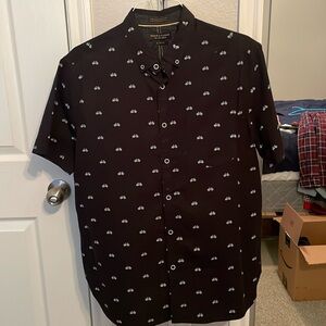 Black short sleeve from Pac Sun, slim fit size L bicycle pattern